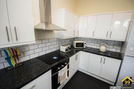 1 bedroom penthouse to rent - Photo 2