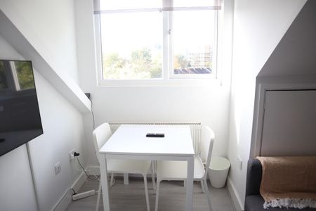 1 bedroom serviced apartment to rent - Photo 2