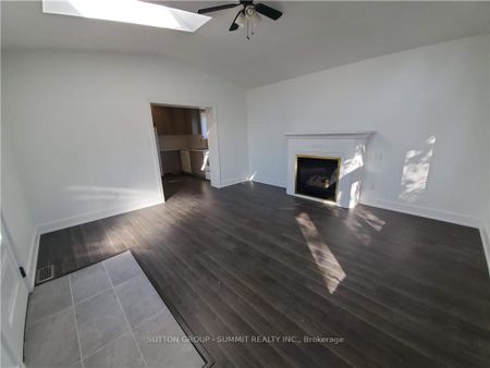 Detached Home For Lease | X8121500 - Photo 2