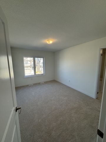 For Lease - 19 Cresthaven Heights, Thorold, Ontario - Photo 4