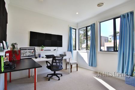 13 Ochre Place, Mount Waverley - Photo 4