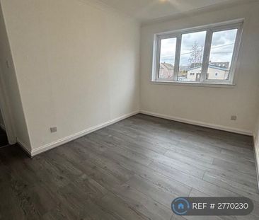 3 bedroom flat to rent - Photo 4