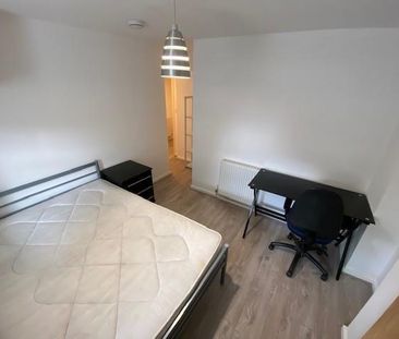 4 bedroom private hall to rent - Photo 5