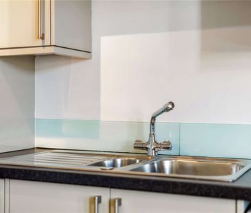 A modern one bedroom apartment - Photo 6