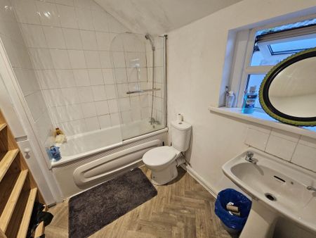 Price £570 pcm - Available Now - Furnished - Photo 2