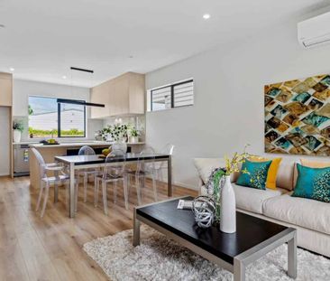 Stylish Living in Te Atatu South! - Photo 4