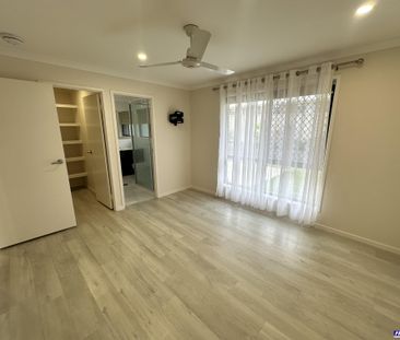 Beautiful Modern 3 Bedroom Home with Expansive Views - Photo 4