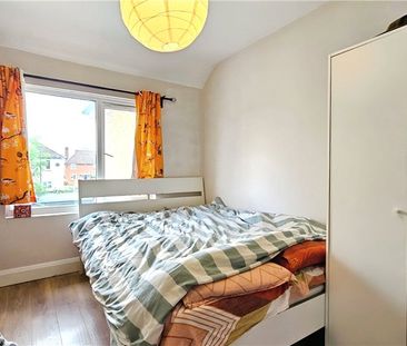 Worple Avenue, Staines-upon-Thames, Surrey, TW18 1HX - Photo 5