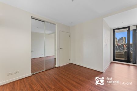 HARBOUR VIEW & LOCATION! - Photo 2