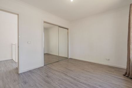 Spacious Townhouse - Photo 5