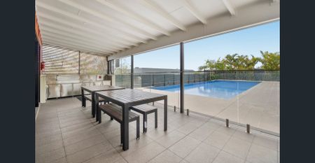 Stunning 3-Bedroom Townhouse - Photo 3