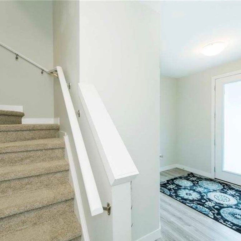 For Lease - 938 WEST VILLAGE Square, London North, Ontario - Photo 1