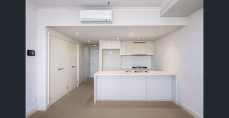 Renovated Large One Bedroom in "VQ" Apartments - Photo 4