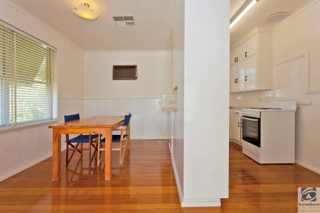 CONVENIENT CENTRAL WODONGA LIVING - Photo 5