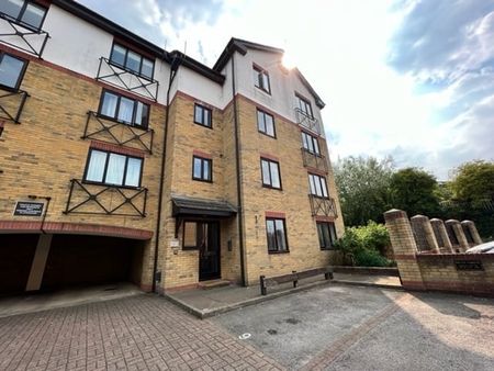 Admiral House - Photo 2