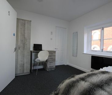 1 bedroom in a house share to rent - Photo 6