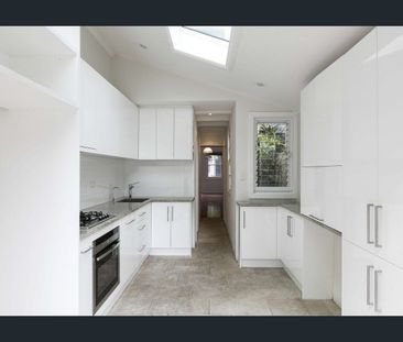 Unfurnished, original Victorian terrace - Photo 2