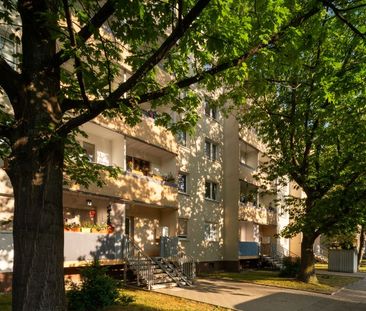 Ruhig gelegene 3-Raum-Wohnung mit Blick ins Grüne (Nur mit WBS!) - Photo 2