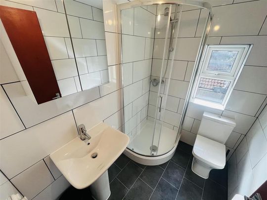 5 bedroom flat to rent - Photo 1