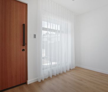 Modern, Fresh & Full of Style Three Bedroom Home! - Photo 2