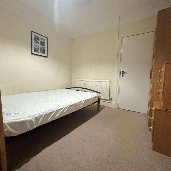 Kings Road, Gosport, PO12 - Photo 1