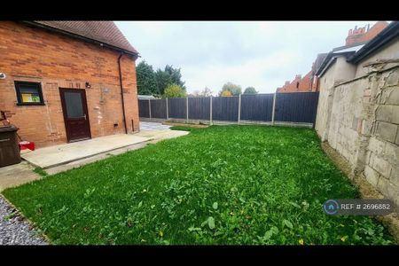 3 bedroom semi-detached house to rent - Photo 2