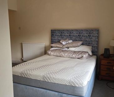 1 bedroom in a house share to rent - Photo 2