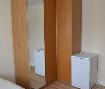 Studio Flat, Blandford Road, BR3 - Photo 1