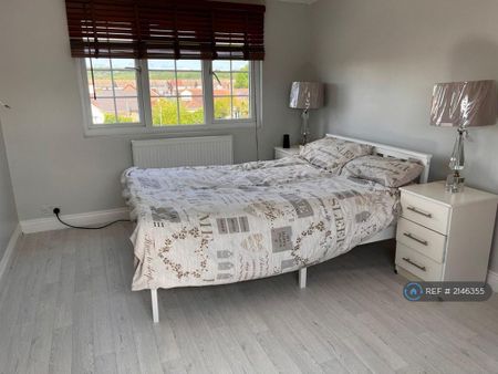 1 bedroom in a house share to rent - Photo 3