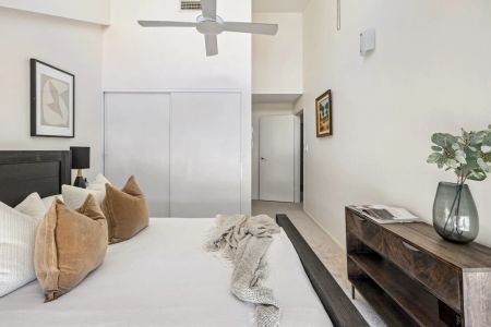 Top-floor loft-style warehouse with panoramic views - Photo 2