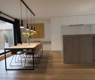Prachtig gemeubeld luxeappartement met twee slaapkamers gelegen in dé winkelstraat van Hasselt - Photo 5