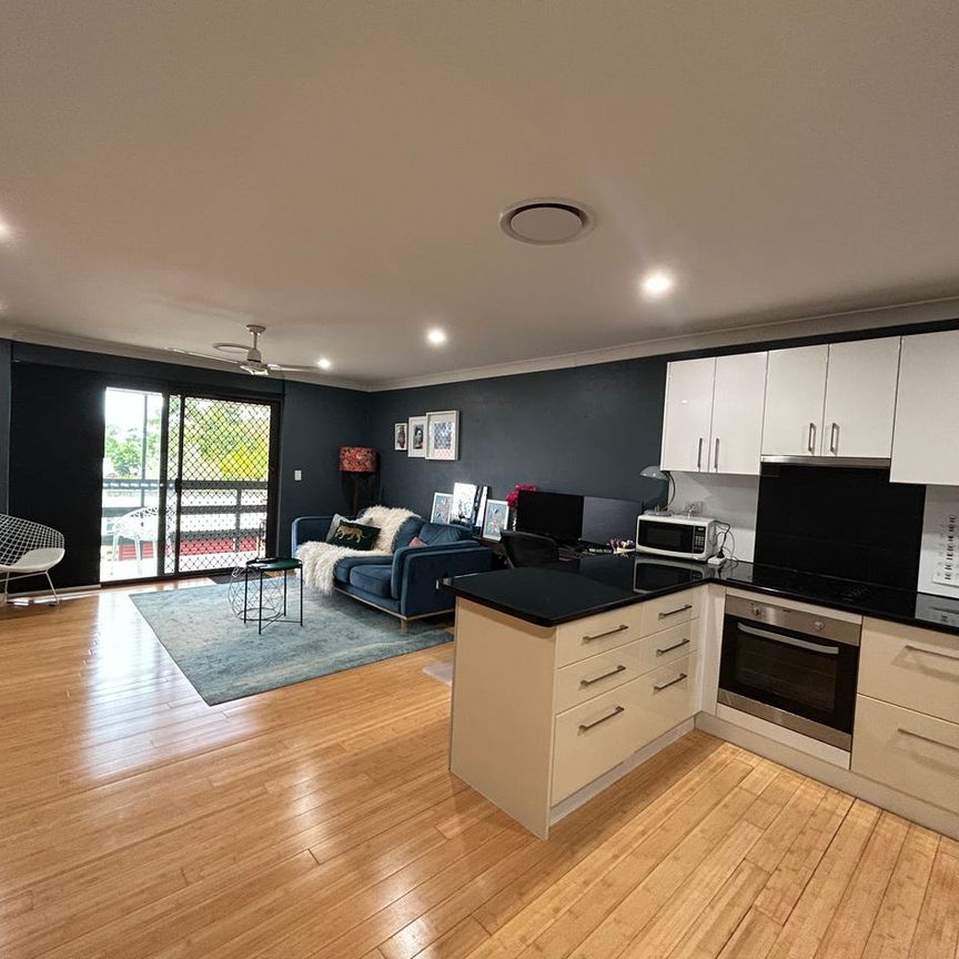 2 Bedroom Unit in Great Location! - Photo 1