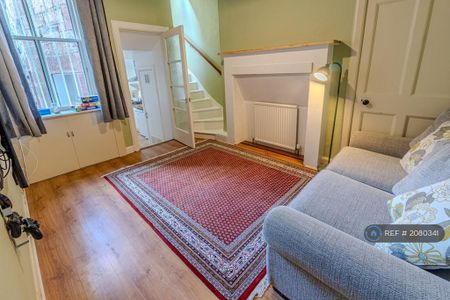 3 bedroom flat to rent - Photo 2