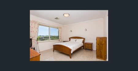 Executive Family Living in Prestigious Mount Henry Estate - Photo 4