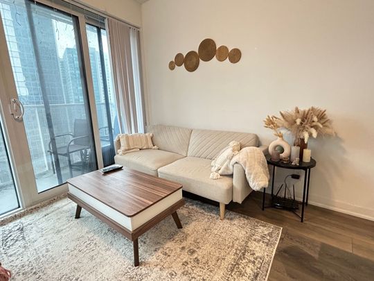 For Lease - 100 Harbour Street Unit# 1907, Toronto, Ontario - Photo 1