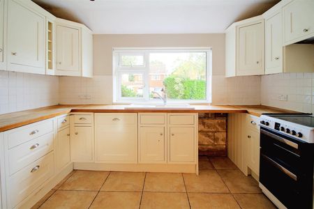 4 Bedroom House to let - Photo 3