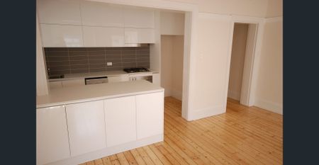 Art Deco elegance and harbour parkside lifestyle - Photo 2