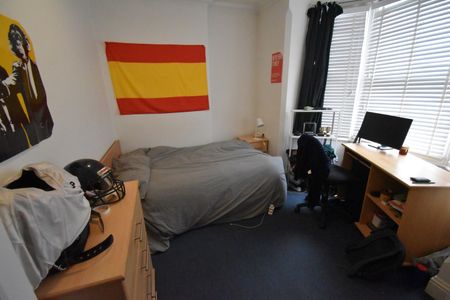 7 Bed End Terrace, Addington Road, RG1 - Photo 2