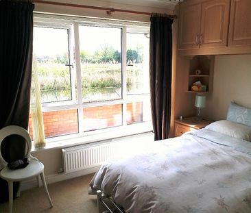 Two Bedroom Ground Floor Apartment with Stunning Riverside Views to... - Photo 4