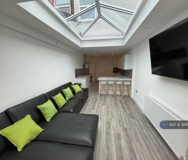 1 bedroom in a house share to rent - Photo 2
