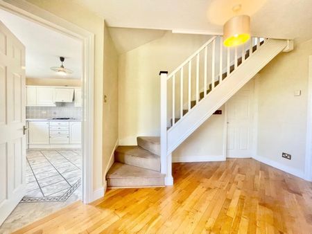 4 bedroom detached house to rent - Photo 3