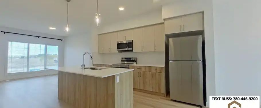 BRAND NEW, PET FRIENDLY 3 Bed & 2.5 Bath Main Suite in SE Edmonton | 1037 Aster Boulevard, Edmonton - Photo 1