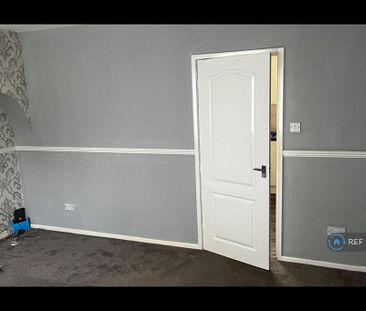 2 bedroom end of terrace house to rent - Photo 2