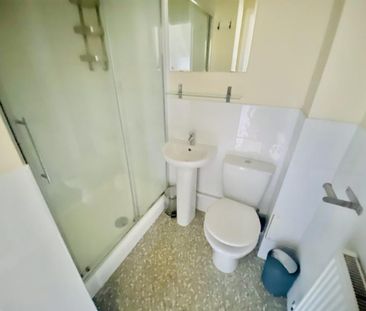 6 bedroom terraced house to rent - Photo 3