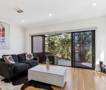 “Stylish home in prime location !” - Photo 5