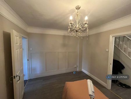 3 bedroom semi-detached house to rent - Photo 3