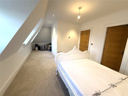 Pine Lodge Way, Epsom, Surrey, KT19 7AA - Photo 2