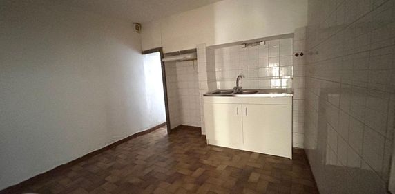 Location Appartement 2 pièces 53m² CARPENTRAS 84200 - Photo 2