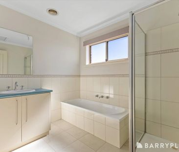 EXECUTIVE LIVING IN LILYDALE! - Photo 6