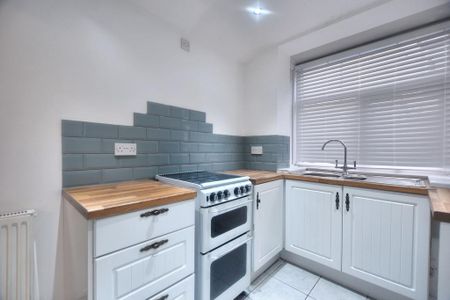 3 bedroom terraced house to rent - Photo 2